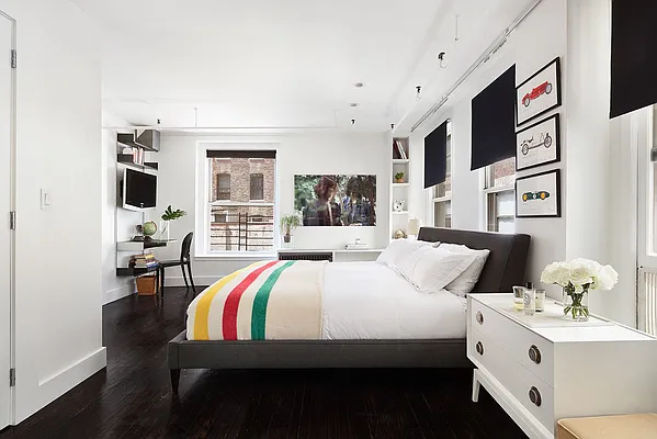 Sold by Compass | media 6