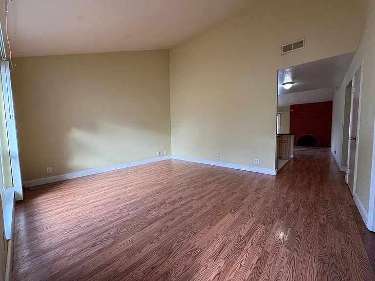 3380 Alder Ave — Photo 3