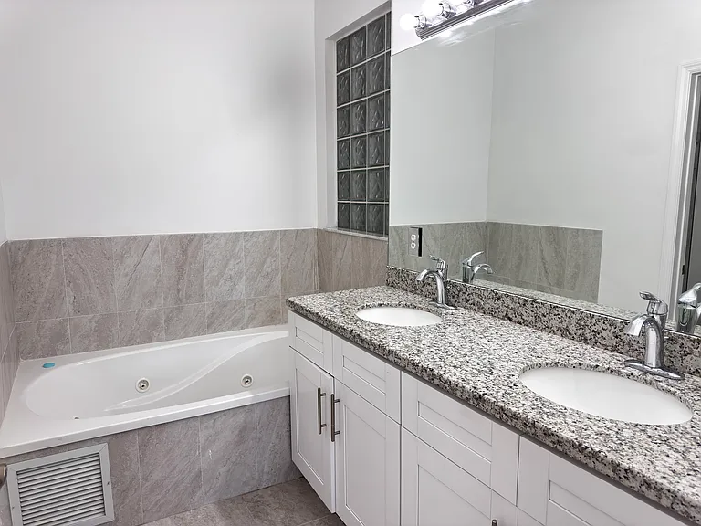 7905 SW 120th Ave — Photo 11