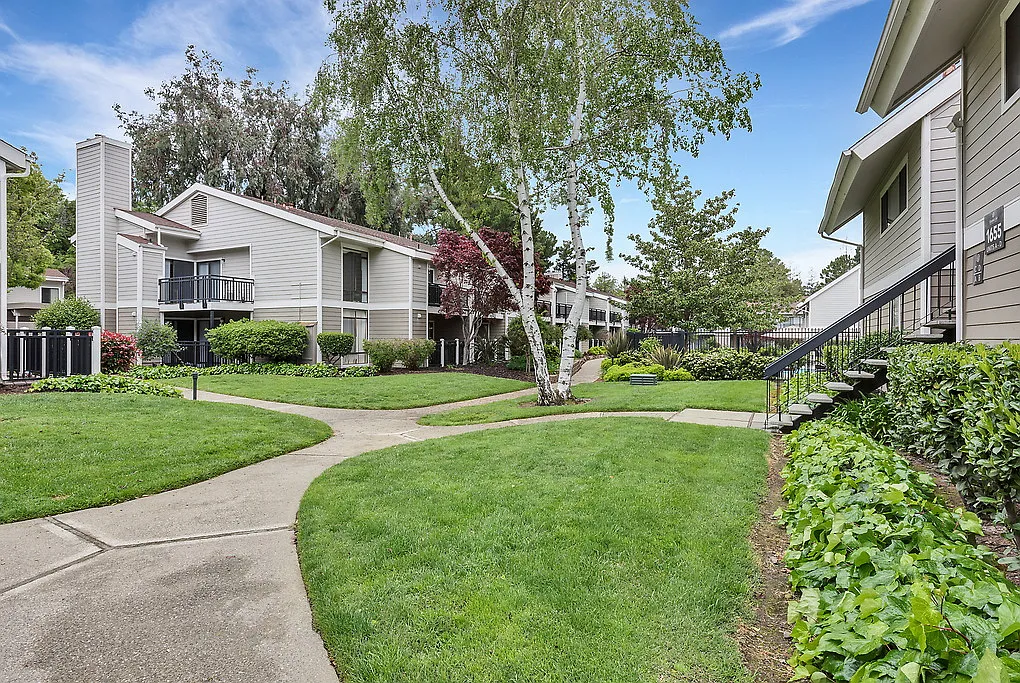 Brookside Oaks — Photo 3