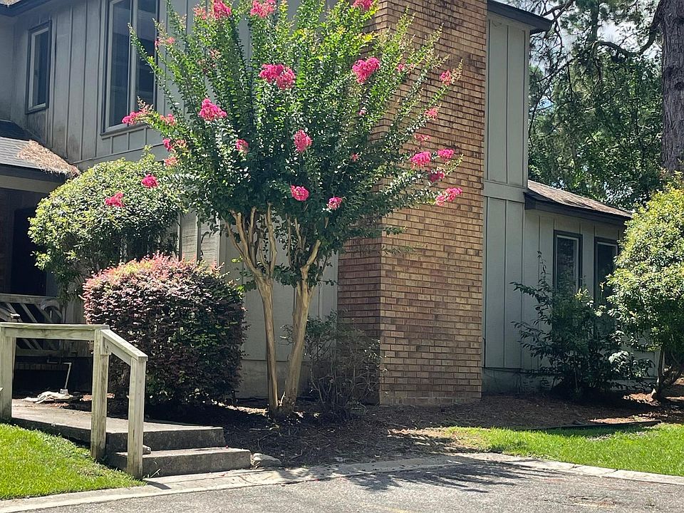 1st image of 261 Westbrooke Dr #17