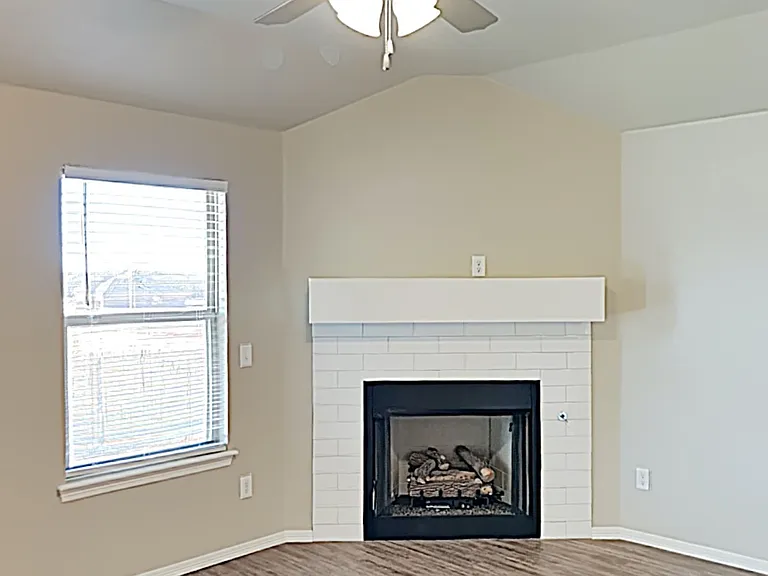 17657 Macarthur Park Dr — Photo 7