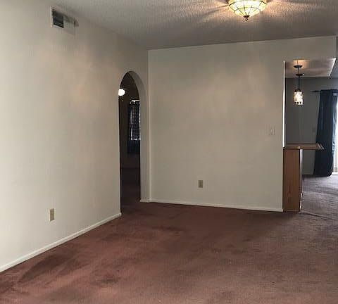 2nd image of 736 W Oxford Dr