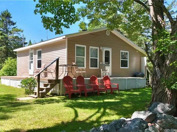 10 River Edge Ln, Bathurst, NB E2A 0A5