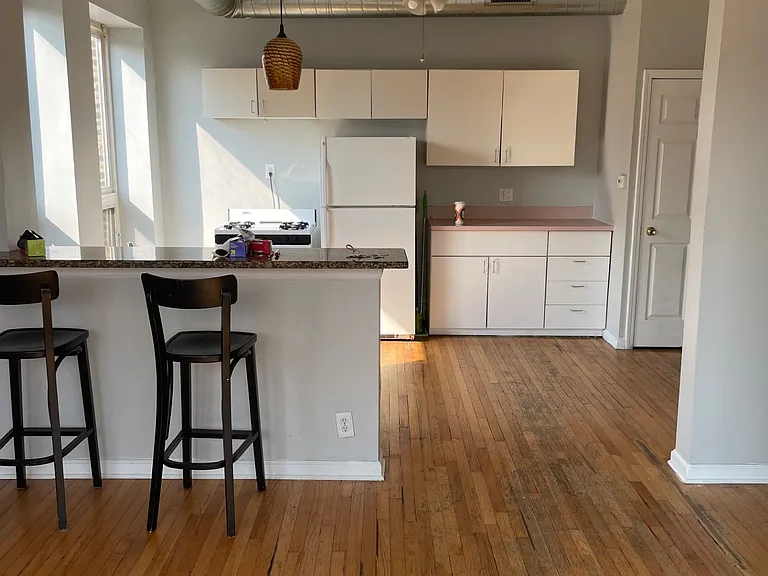 2566 N Lincoln Ave #204 — Photo 1