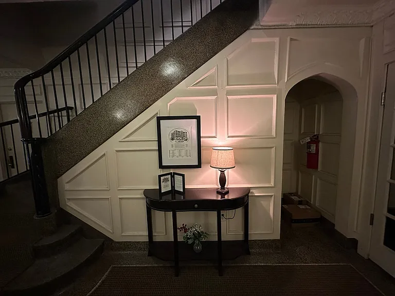 The Drake — Photo 11
