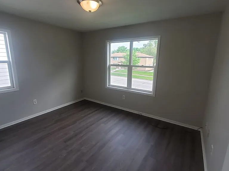 8109-8111 W Villard Ave. (Duplex) — Photo 10