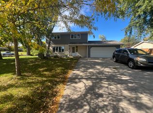 10934 Southview Dr, Burnsville, MN 55337