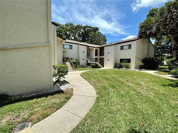 700 Starkey Rd APT 1525, Largo, FL 33771