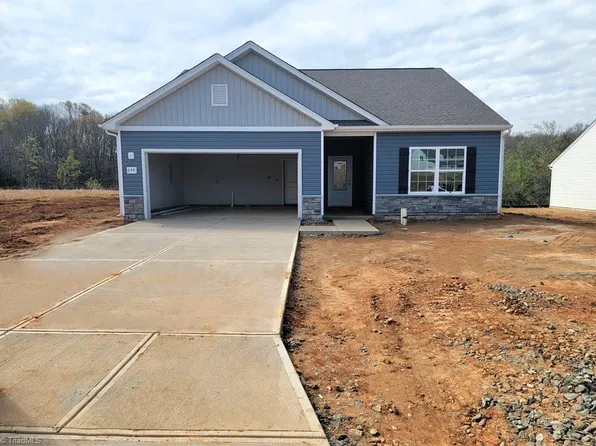 244 Macintosh Dr, King, NC 27021