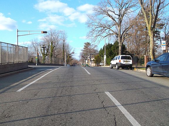 5th image of 60 Parkway Dr E #2G