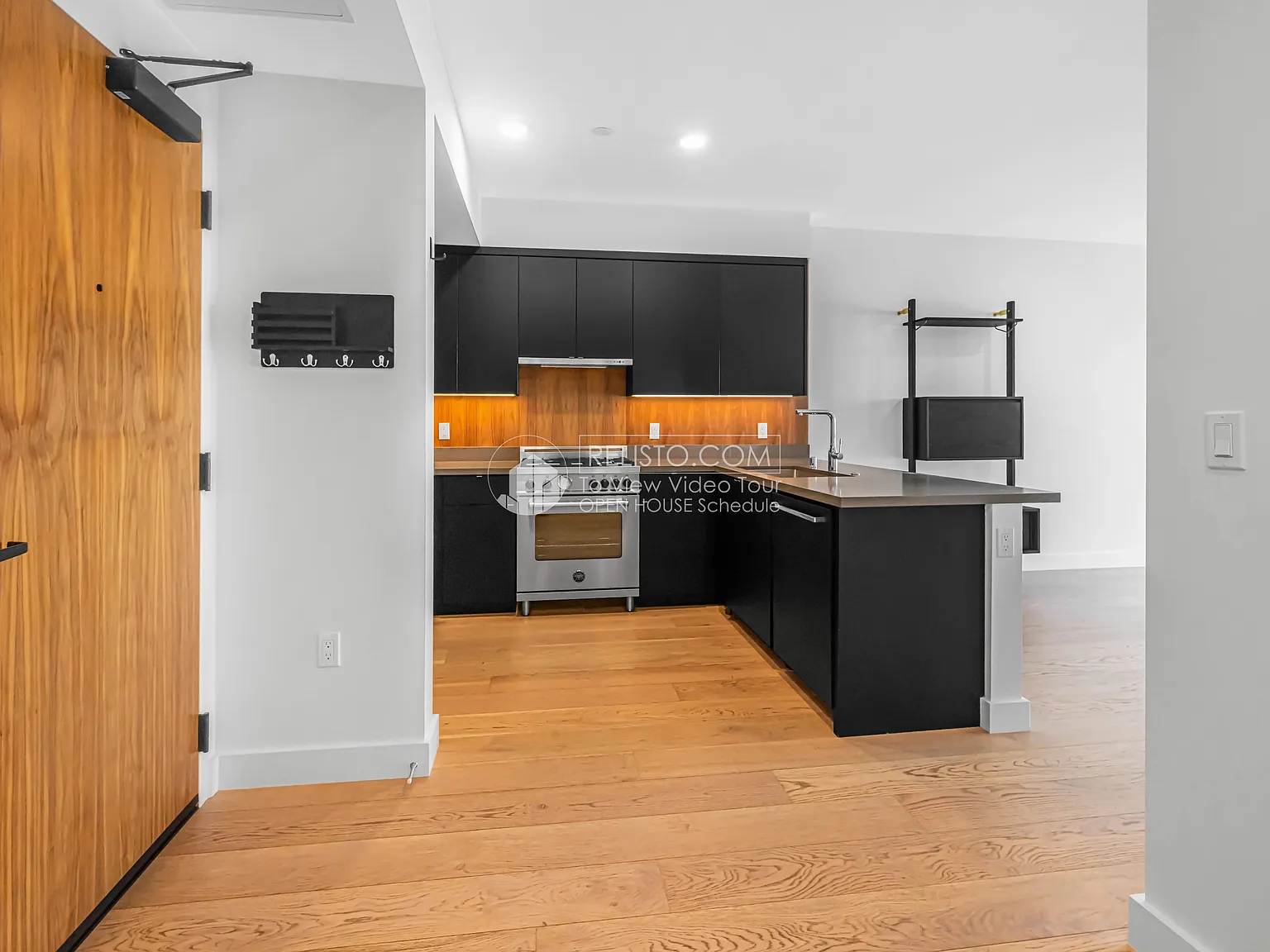 2 bed, 2.0 bath, 1144 sqft, $7,250 — Photo 4