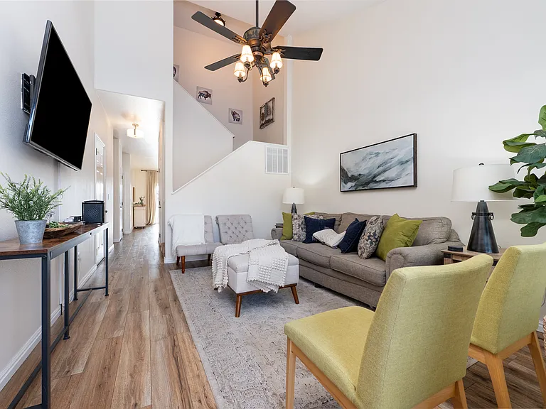 24 Mangum Cir #4 — Photo 2