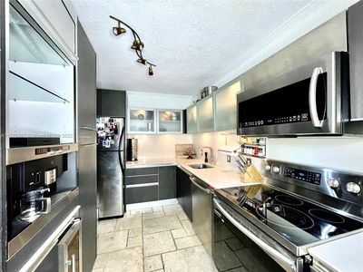 3401 N Country Club Dr APT 611, Aventura, FL, 33180