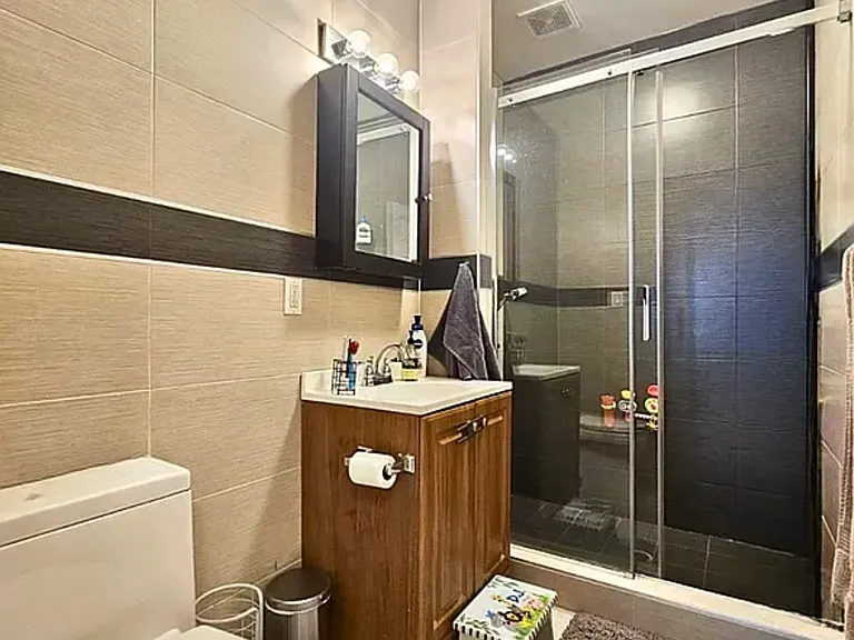 2309 Astoria Blvd #1R — Photo 5