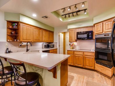 444 Wonderstone Dr, Las Vegas, NV, 89107