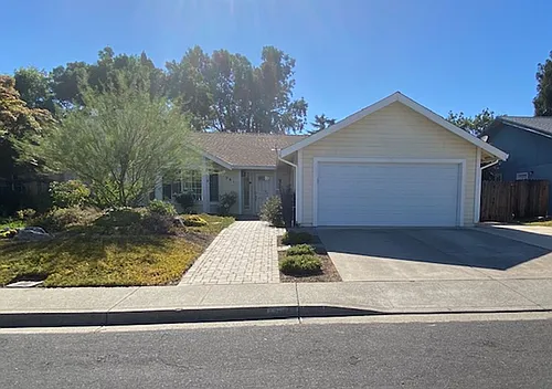 561 Amanda Ct Photo 1