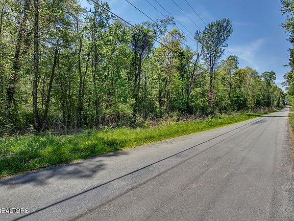 3rd image of 435 Oak Grove Rd