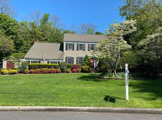 15 Middle Ct, Miller Place, NY 11764