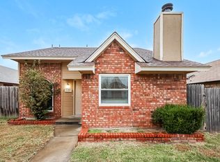 2120 Briarcliff Dr, Moore, OK 73170