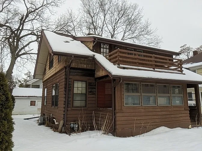 1812 W Lawn Ave — Photo 2
