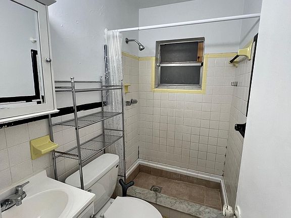 4th image of 341 NW 35th Ct #4B
