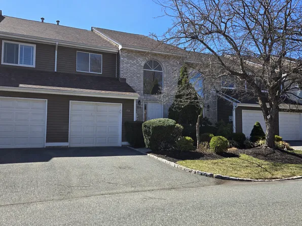 154 Castle Ridge Dr, East Hanover, NJ 07936