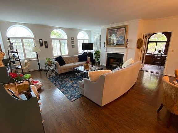 Large livingroom/dinning room combo