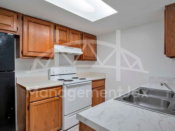4th image of 7621 Melissa Ct N