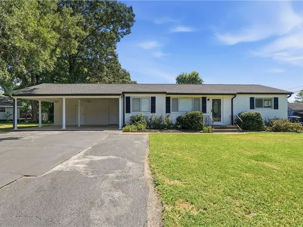 385 Cross St, Rossville, GA 30741