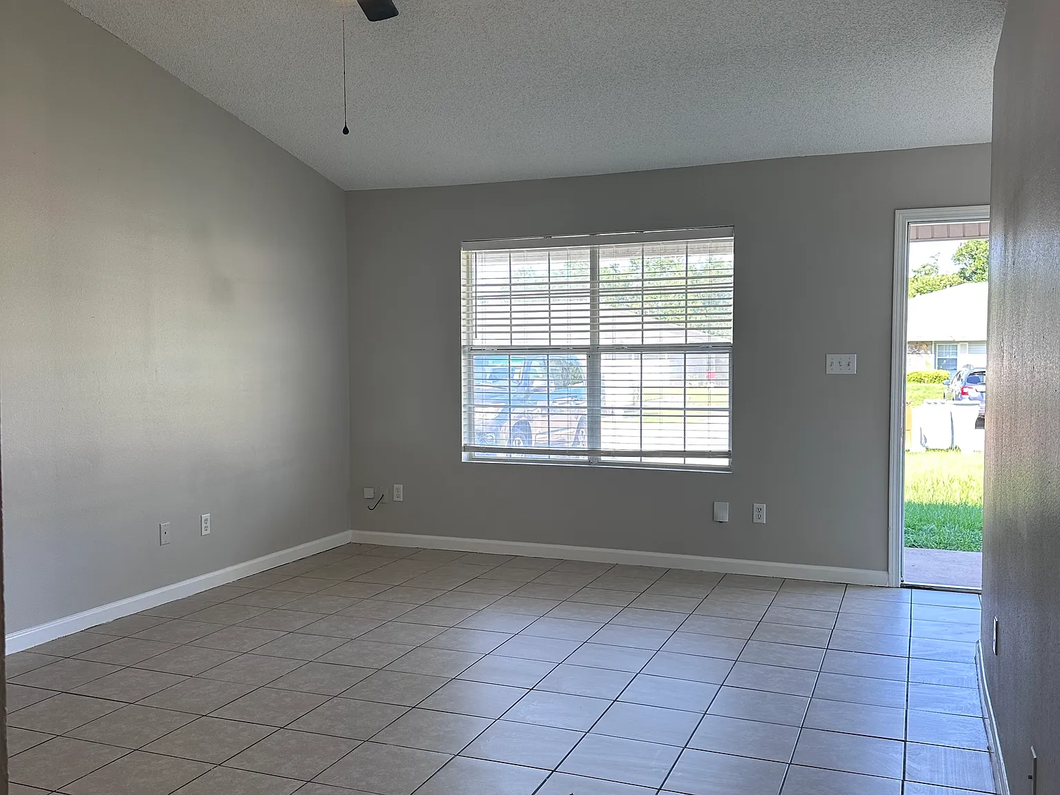 2 bed, 1054 sqft, $1,400 — Photo 3