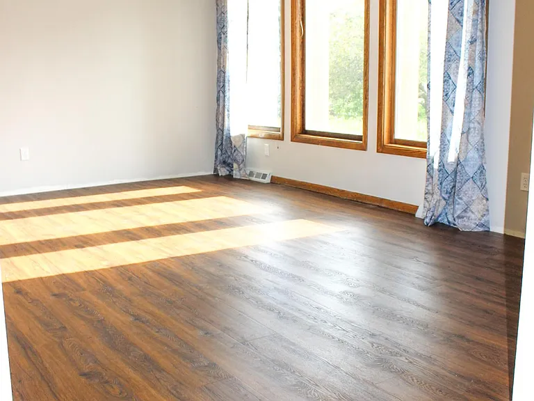 W225N2588 Alderwood Ln — Photo 10