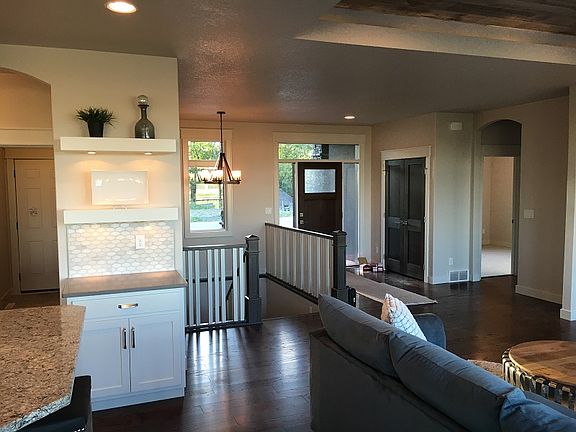 3rd image of 3713 Houkom Dr E