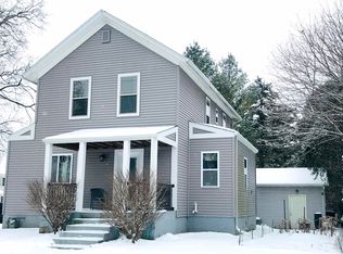 220 S Franklin St, Oconomowoc, WI 53066