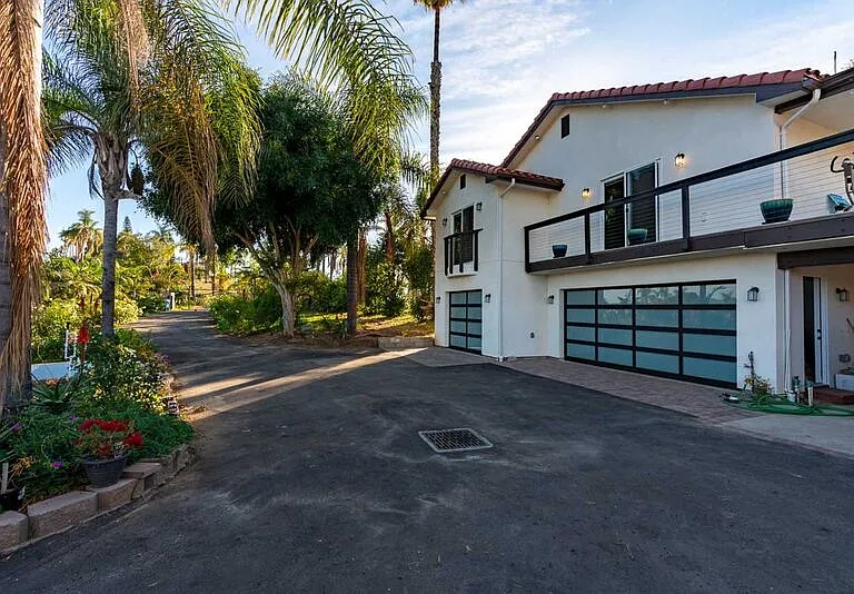 6088 De La Rosa Ln #1 — Photo 8