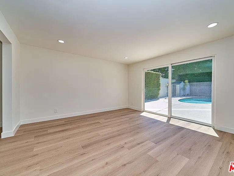 347 S Highland Ave — Photo 8