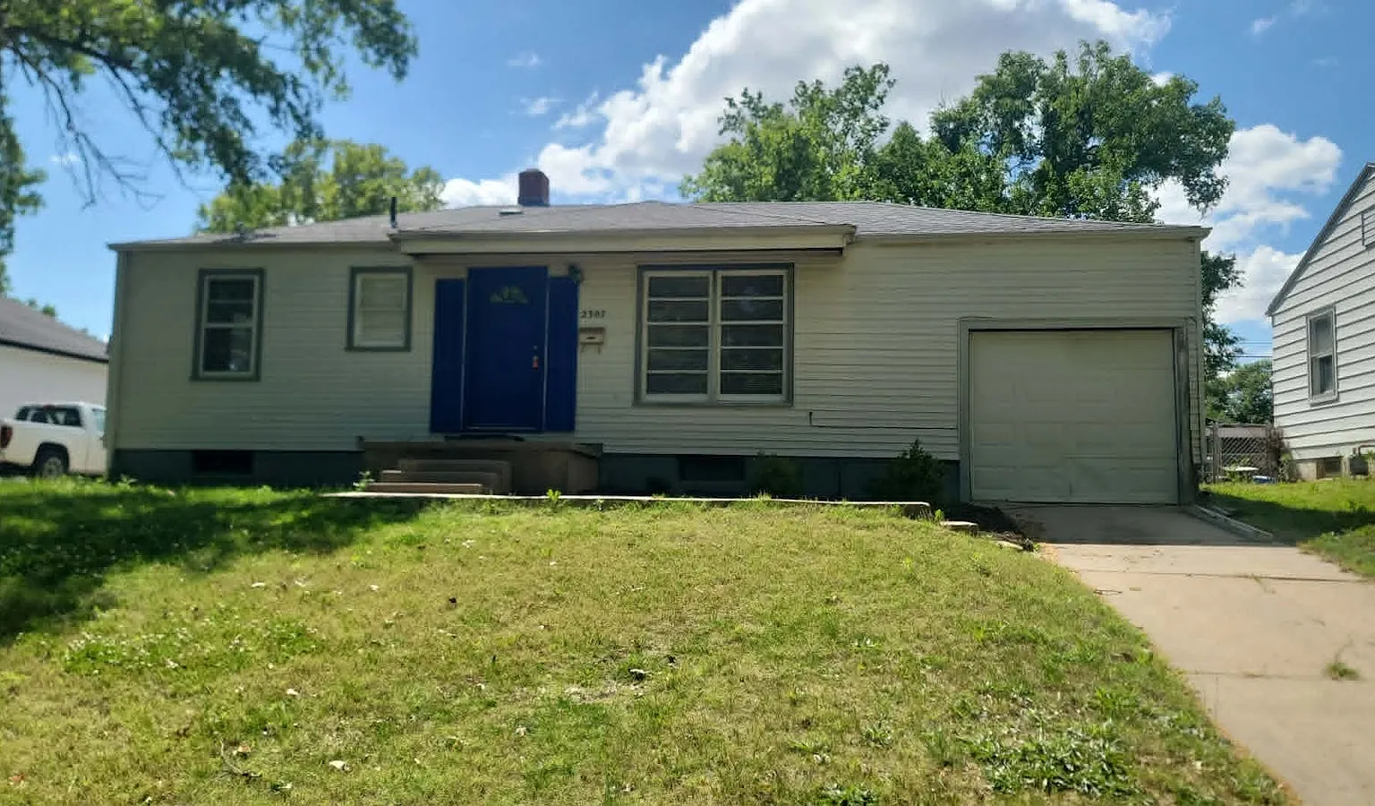 2307 South Broadview Street — Photo 1