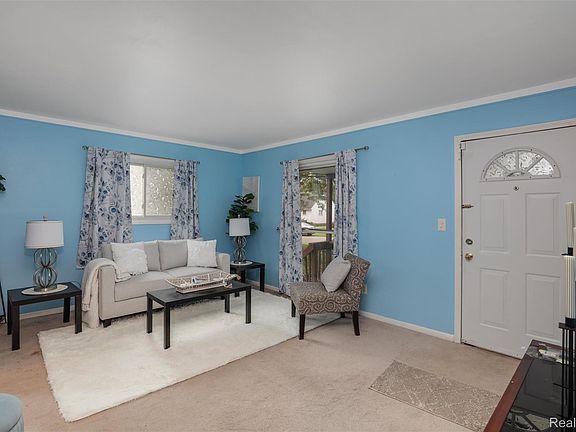 3rd image of 561 Hayes St