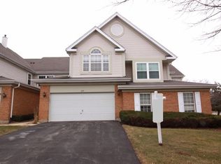 323 Cimarron Rd E, Lombard, IL 60148