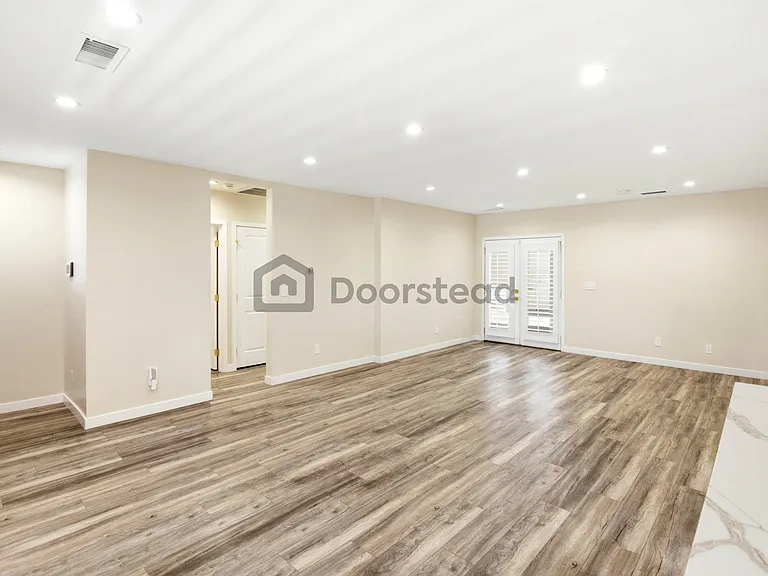 7414 Lasaine Ave — Photo 12