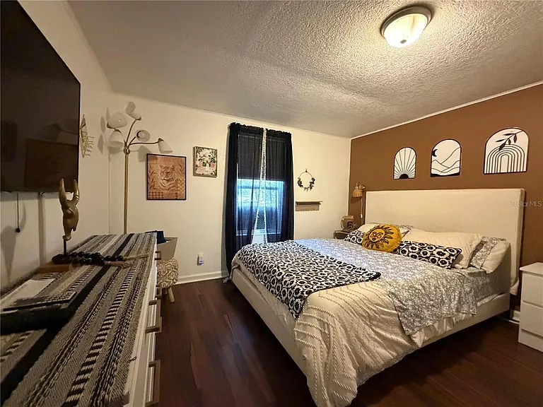 2425 SE 10th Ave — Photo 13