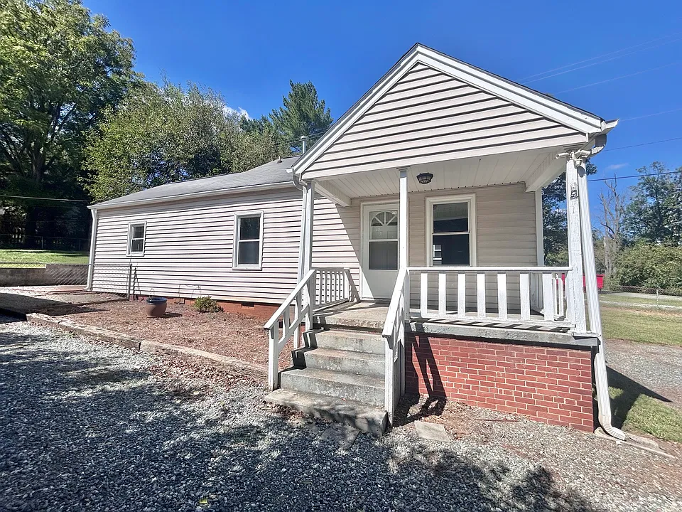 208 Lang St
