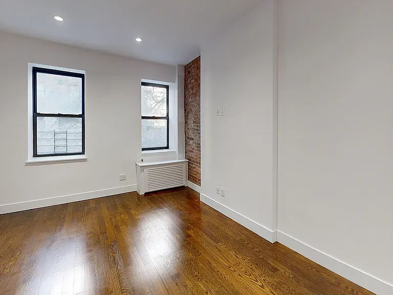 304 E 49th St #4A — Photo 2