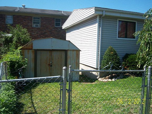 2nd image of 201 Boggs Ln