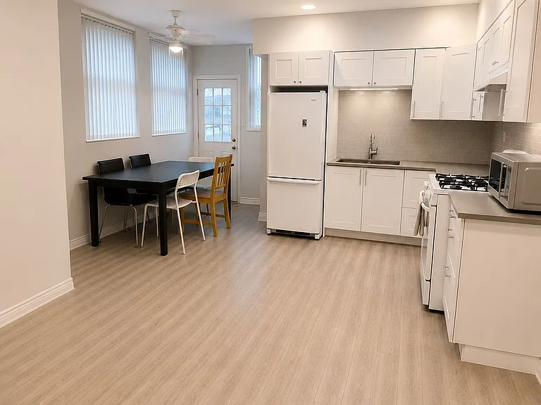 286 Robert St — Photo 5