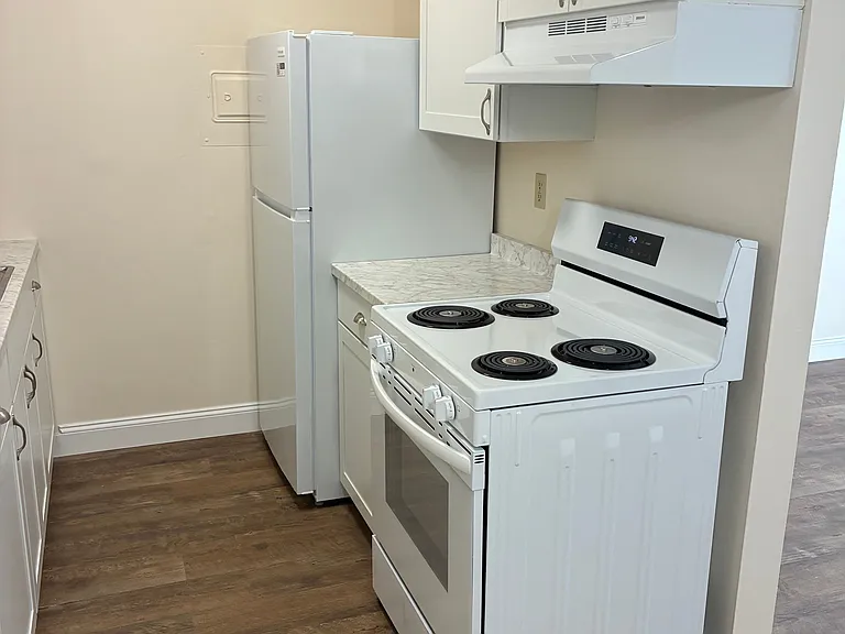 196 Maple Ave #7 — Photo 6