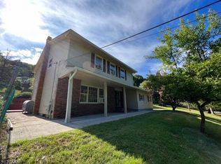 42 Kitchell Rd, Denville, NJ 07834