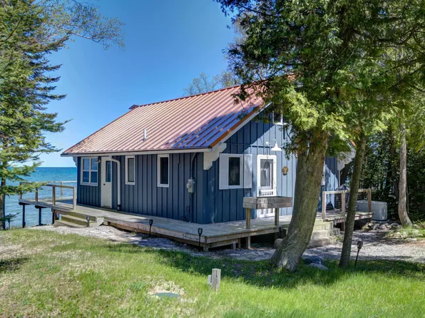 14827 N Cathead Bay Dr, Northport, MI 49670