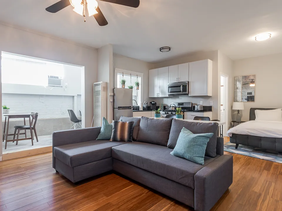 4648 Hollywood Blvd #104