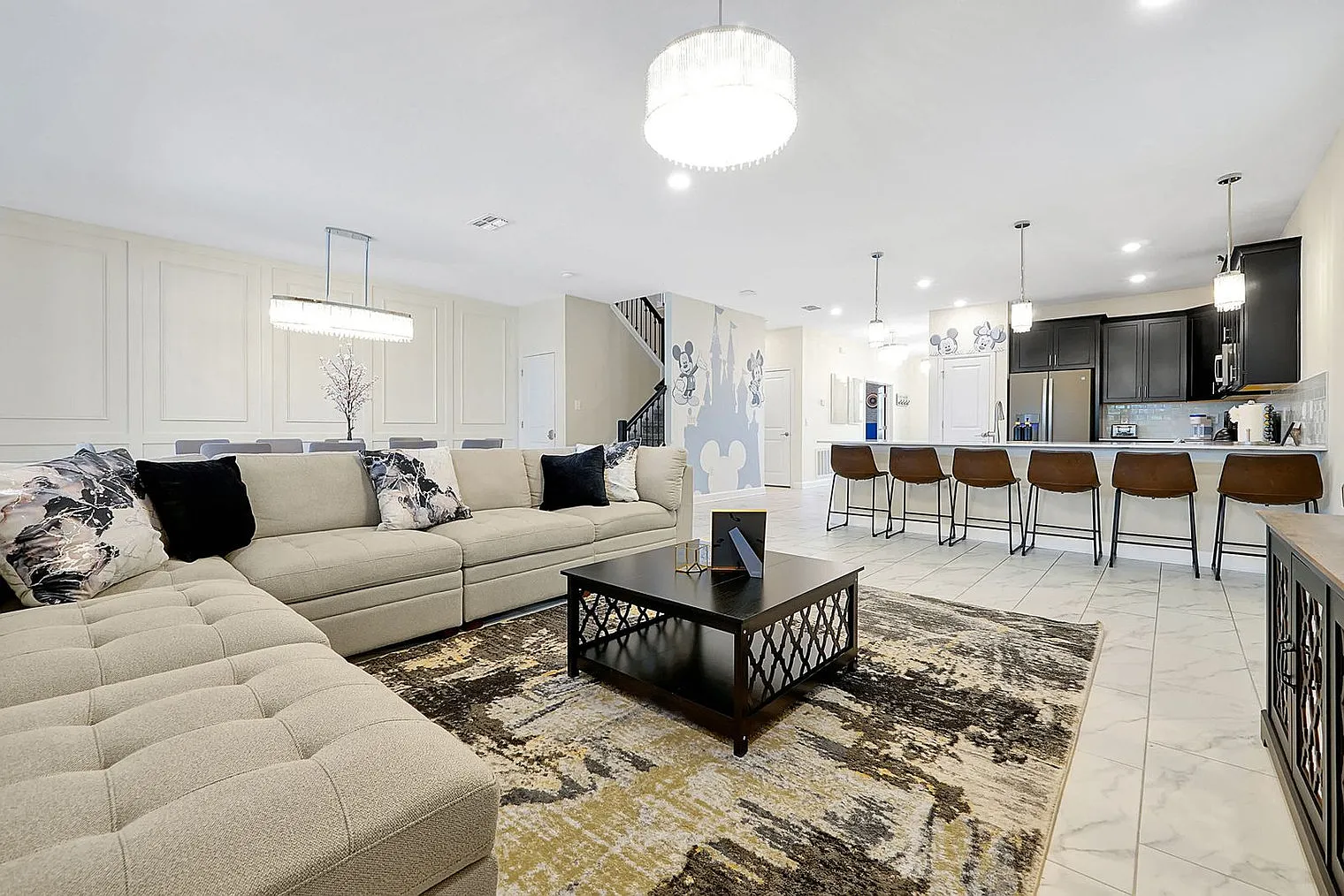 8 bed, 5.0 bath, 4499 sqft, $7,503 — Photo 3